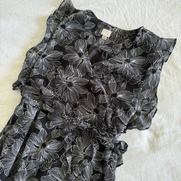 A New Day black and White Floral Print Surplice Front Dress - Picture 3 of 5